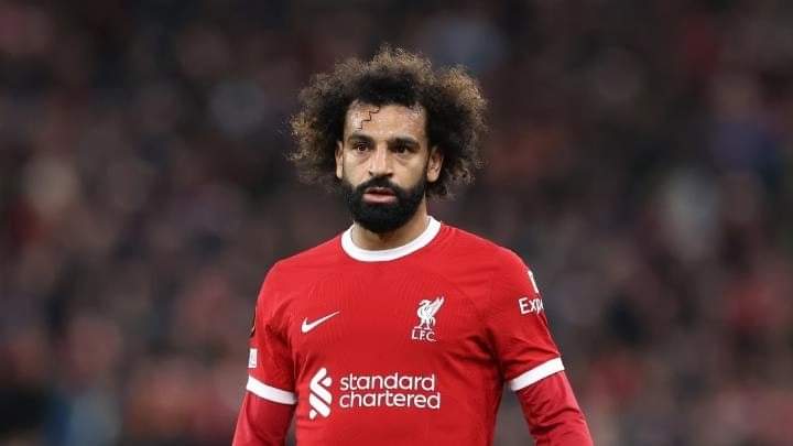 حقيقة مغادرة محمد صلاح معسكر المنتخب والعودة الي انجلترا للعلاج