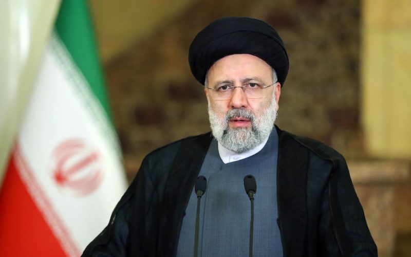 حقيقة وفاة الرئيس الايراني بعد سقوط طائرته في منطقه جبلية مليئة بالضباب